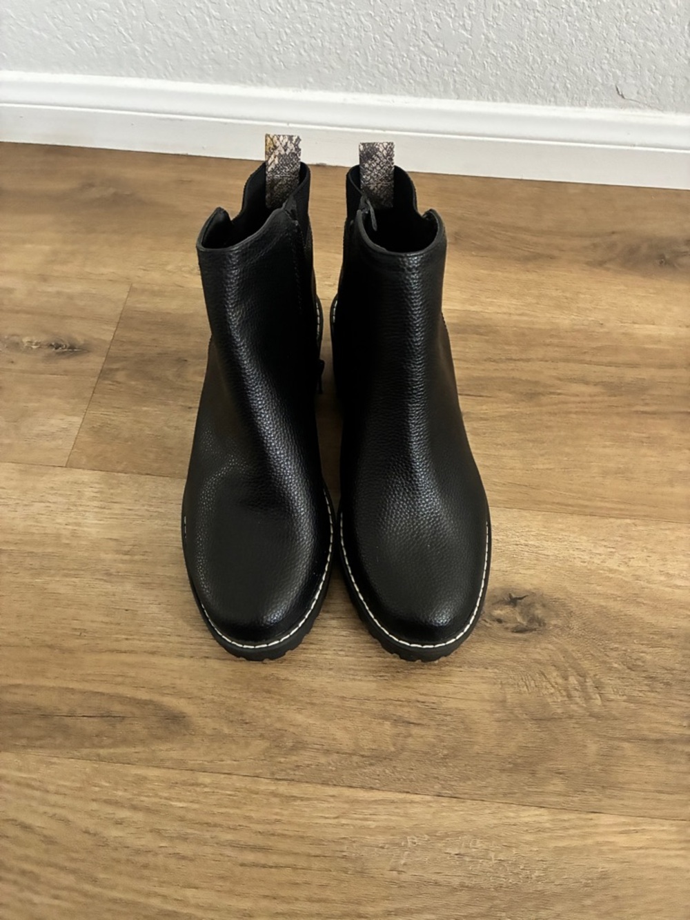 Universal Thread Black Platform Chelsea Boots Lug Sole Chunky Ankle Boots Women - Picture 8 of 10